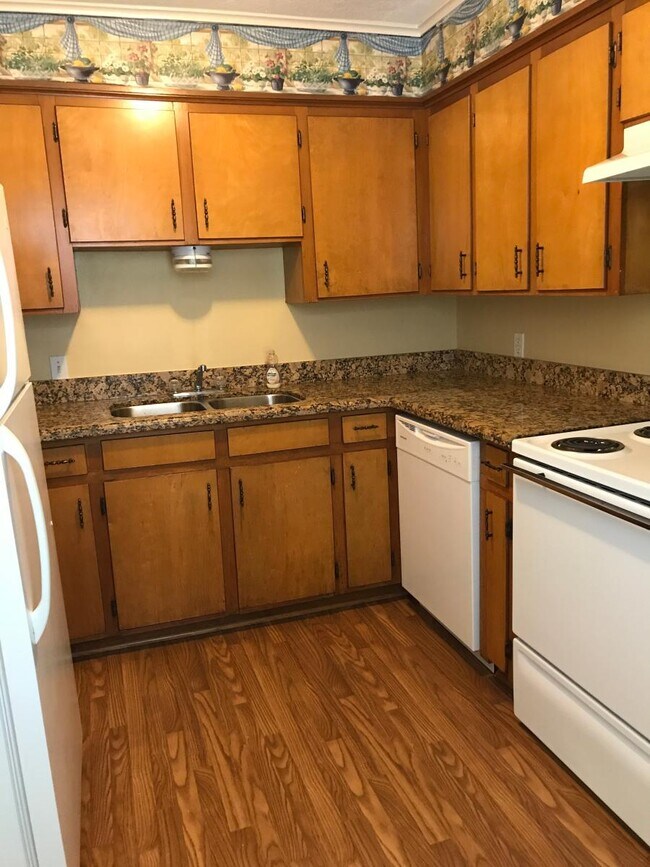 Building Photo - 1511 Wyandotte Ln