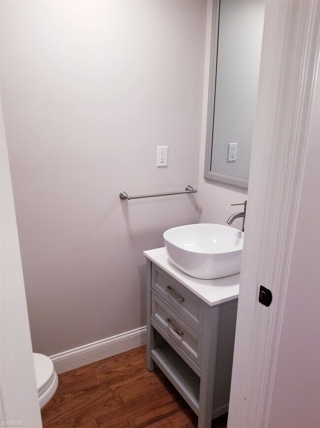 Building Photo - 2 br, 2.5 bath House - 2104 East Biddle St...