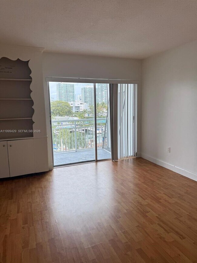 Foto del edificio - 400 Kings Point Dr