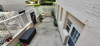 Building Photo - 415 Willow Ln