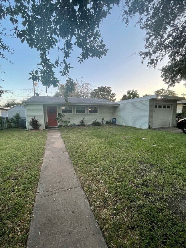 Foto del edificio - 119 Albacore Ave