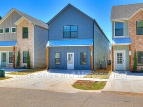 Building Photo - 610 W 2nd St