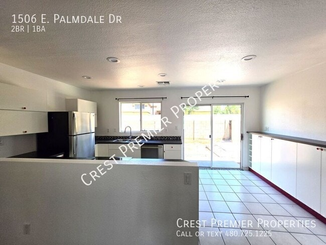 Building Photo - 1506 E Palmdale Dr