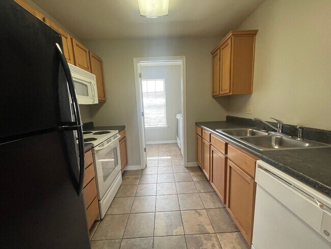 Foto del edificio - Spacious 3 Bedroom, 2 Bath Unfurnished Apartment with Stunning Views! Branson, MO - ask about the...