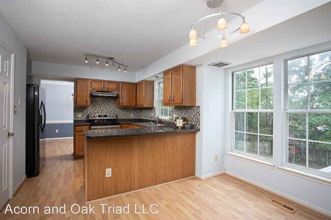 Building Photo - 4 br, 2.5 bath House - 604 Carpenter Fletc...