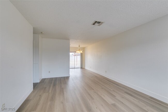 Foto del edificio - 4705 E Washington Ave