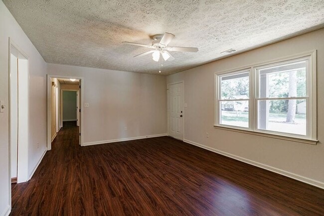 Building Photo - 147 VFW Dr