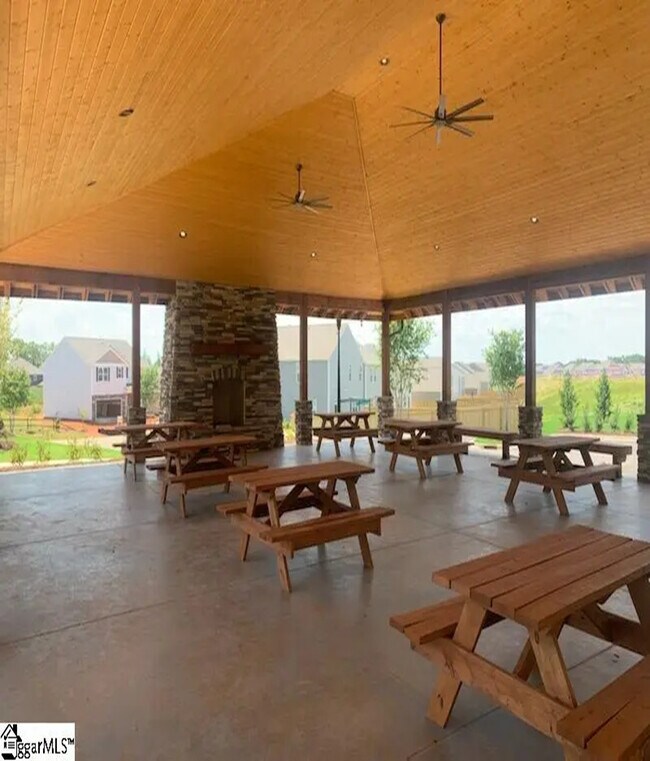 Building Photo - Fully Furnished Home - 1952 Crumhorn Ave