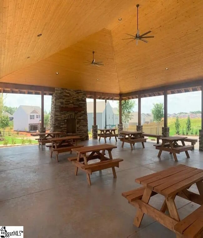 Foto del edificio - Fully Furnished Home - 1952 Crumhorn Ave