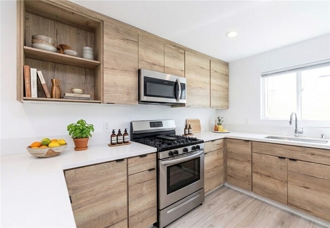 Foto del edificio - 5022 Pickford St