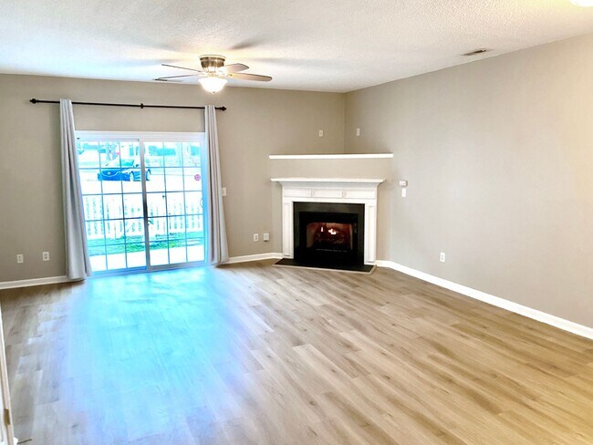 Building Photo - Great Townhouse in South Durham Available:...
