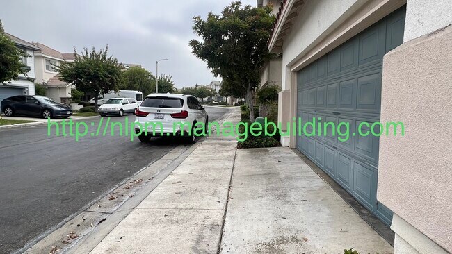 Building Photo - 1030 Davis Way