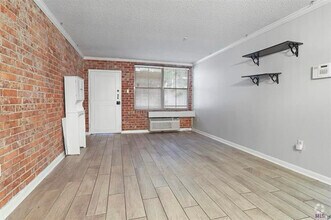 Building Photo - 3101 Highland Rd