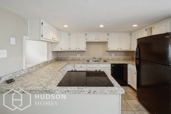 Building Photo - AVAILABLE NOW! - 776 Fairway Dr, Cincinnat...