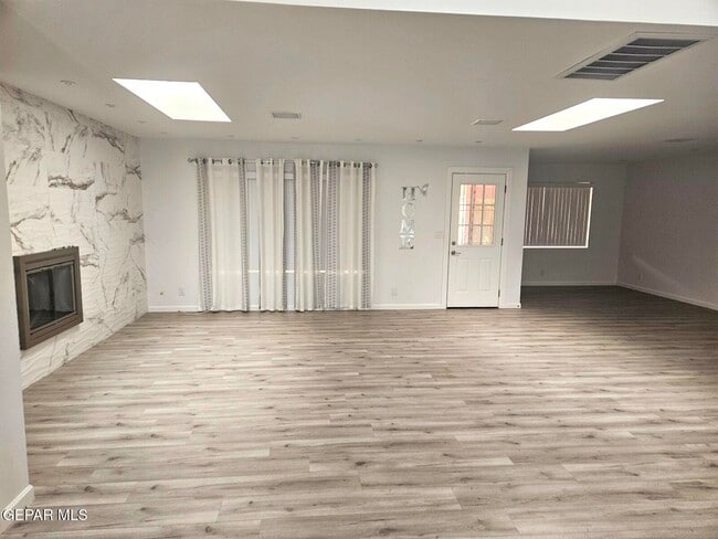 Building Photo - 10000 Honolulu Dr