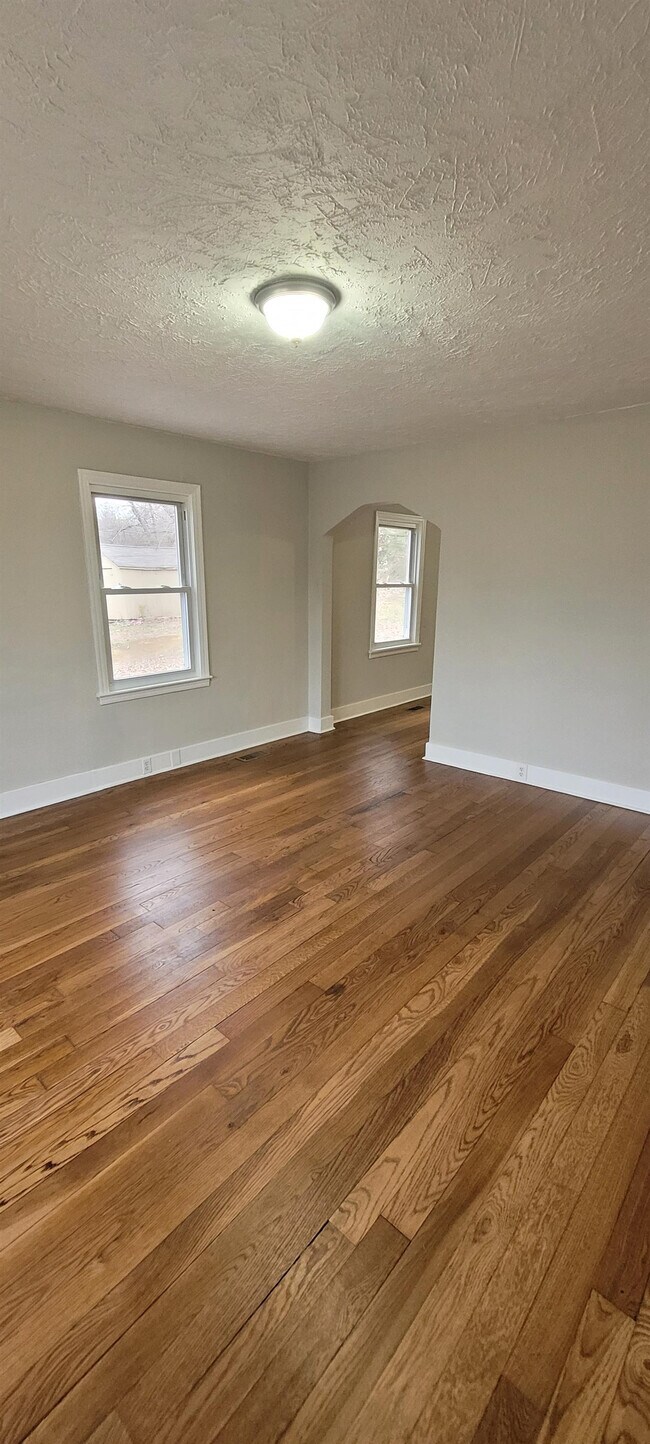 Building Photo - 928 Oglewood Ave