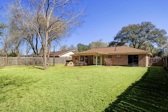 Building Photo - 12218 Chimney Rock Road