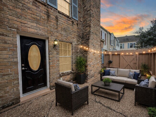Foto del edificio - 13240 Trail Hollow Dr