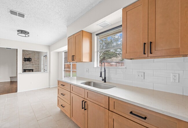 Foto del edificio - 4014 Richwood Cir