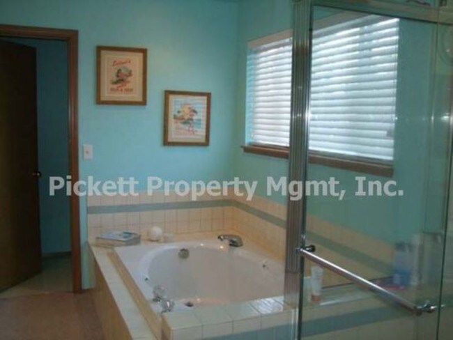 Foto del edificio - 12686 Plateau Cir NW