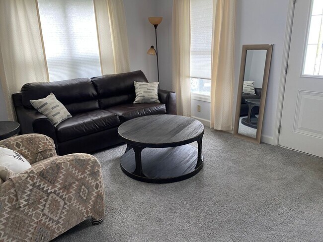 Foto del edificio - 3 Bedroom 1.5 bath TownHome