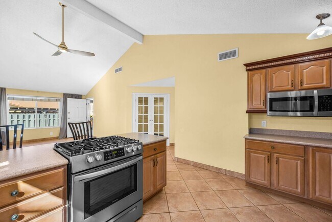 Building Photo - 305 Uala Pl