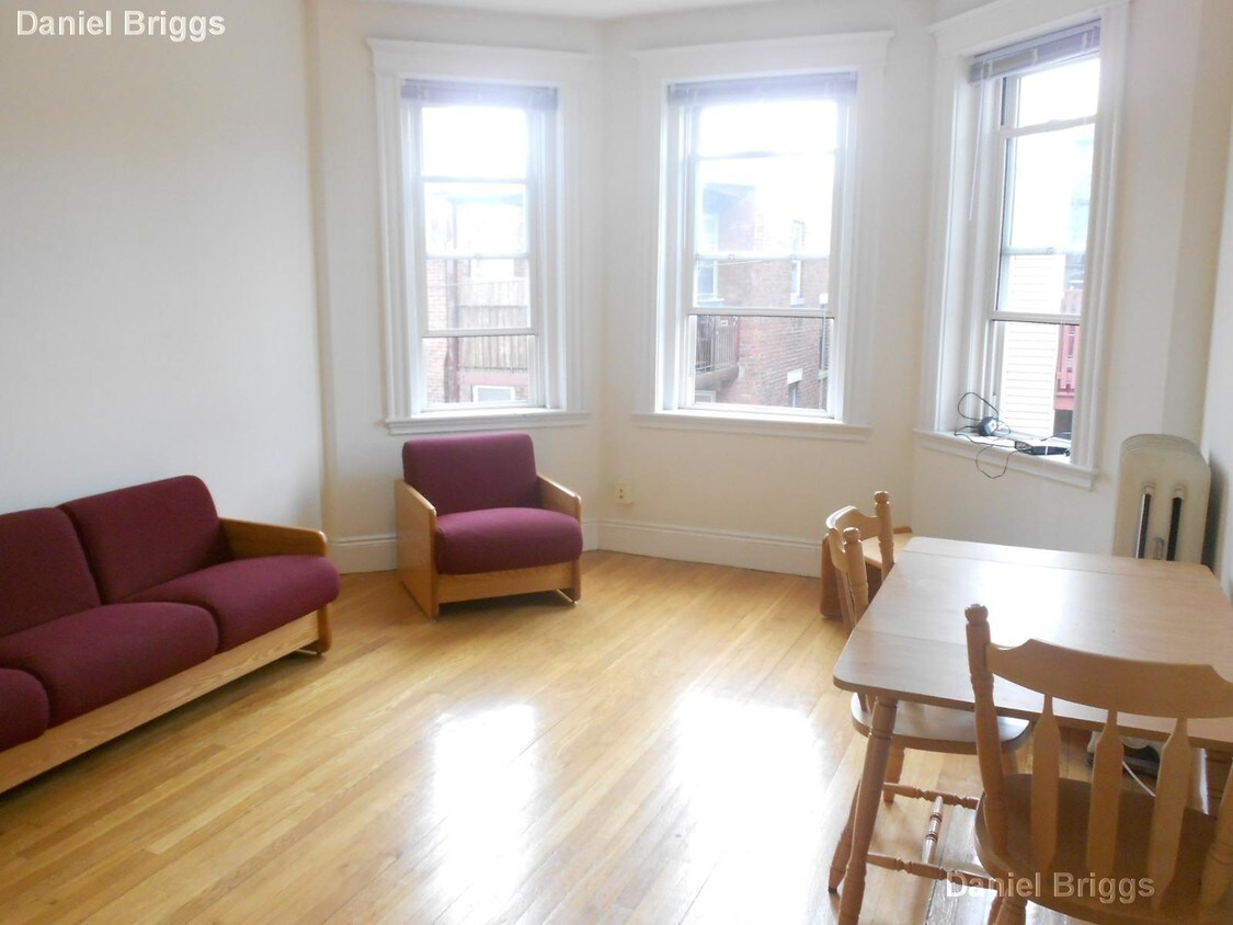 Foto principal - Fantastic September 1st Brookline Line GEM!