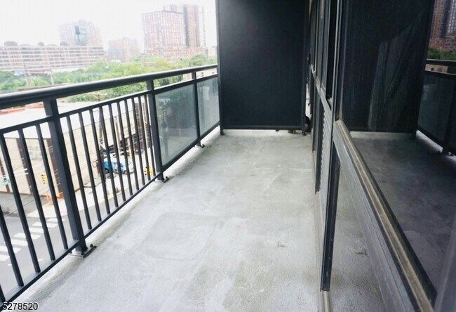 Foto del edificio - 551 Observer Hwy
