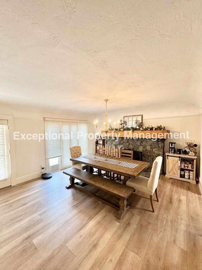 Building Photo - Great 2 bed 1 bath Craftsman home!