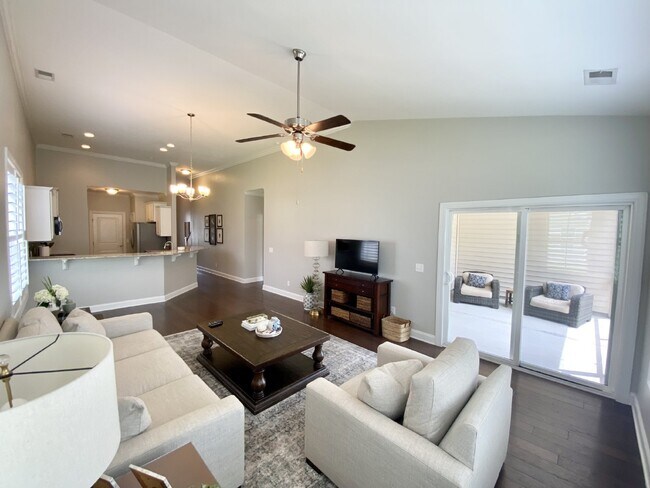 Foto del edificio - End Unit Townhouse in Cypress Ridge!