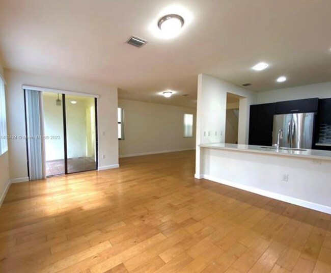 Foto del edificio - 10306 NW 70th Ter