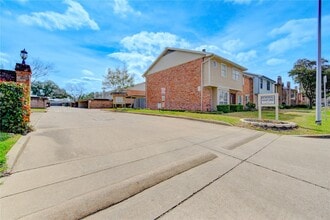 Building Photo - 14633 Perthshire Rd