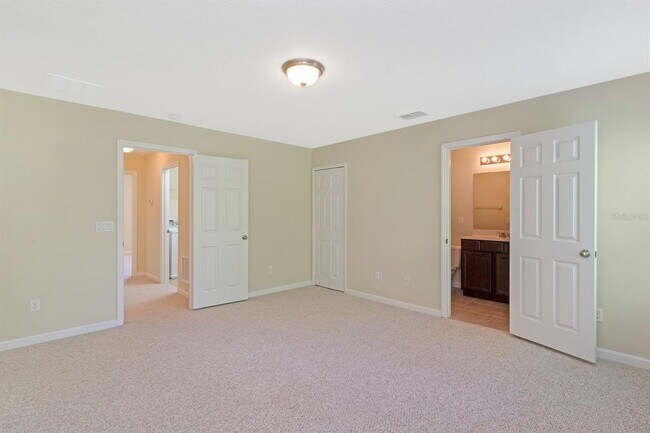 Building Photo - 10242 Park Commons Dr