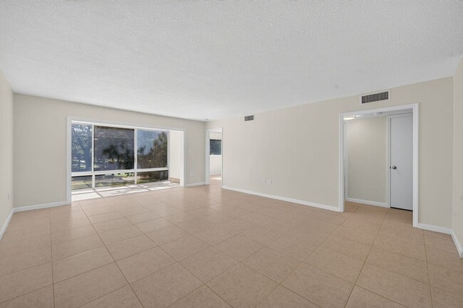 Building Photo - 55+ Winter Park Condo