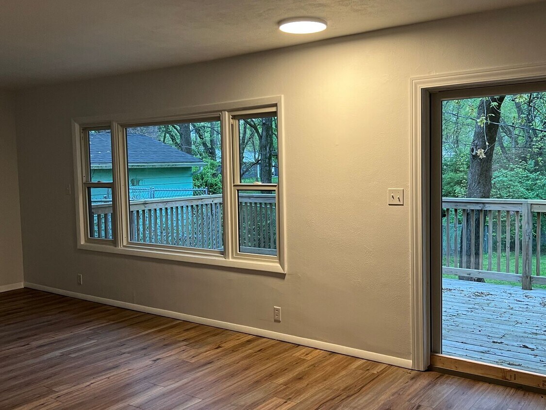 Foto principal - Spacious 4 BEDROOM 2 FULL BATHS PLENTY OF ...