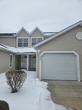 Building Photo - 9346 Hickory Ridge Dr