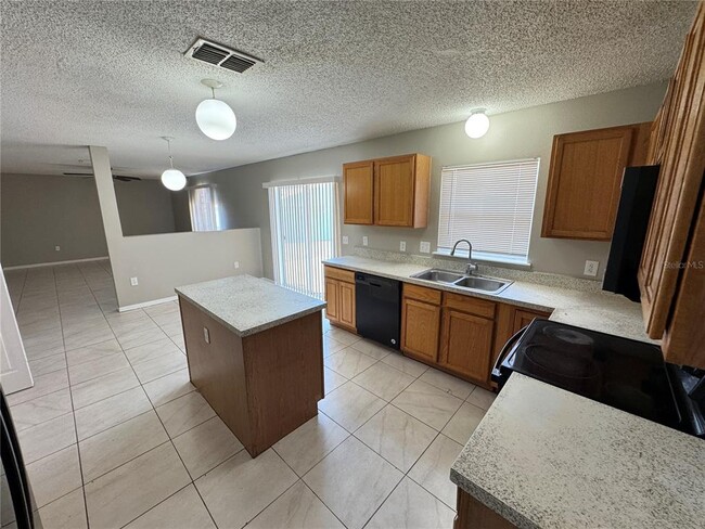 Building Photo - 10 Sawfish Ln