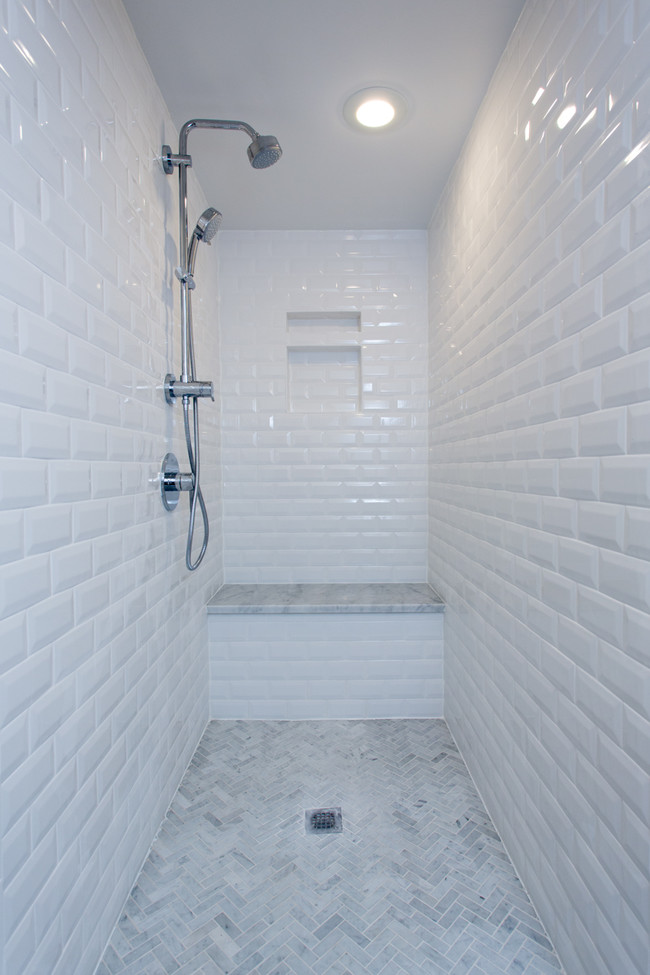 Walk-in shower - 4220 Jenifer St NW