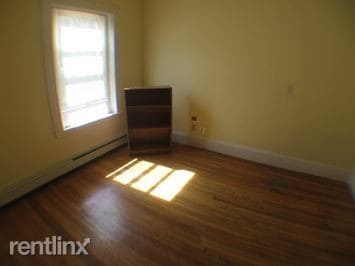 Building Photo - 76 Easton St