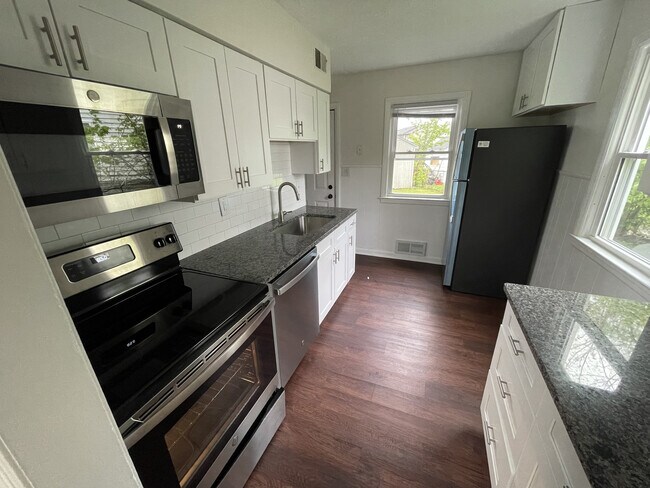 Building Photo - 2866 Northglen Dr