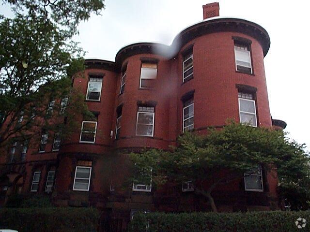 Building Photo - 1887 Beacon St