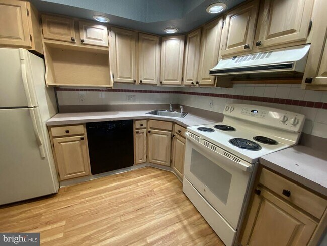 Building Photo - 506 Whitpain Hills