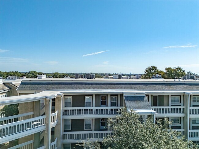 Foto del edificio - 5310 Keller Springs Rd