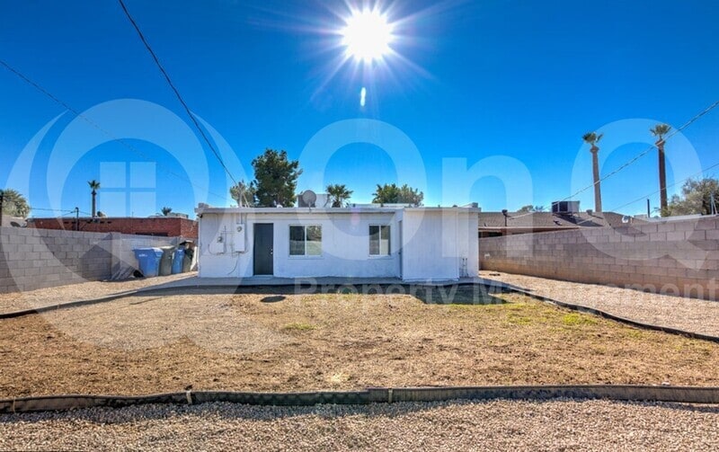 Building Photo - 2308 E Yale St