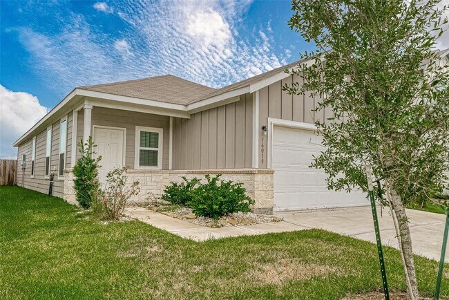 Building Photo - 16015 Kingfield Haven Dr