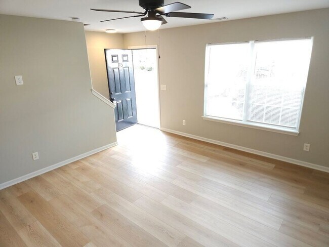 Building Photo - 705 Crestland Ave