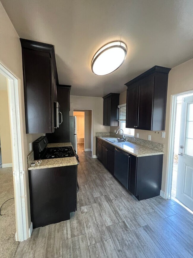 Building Photo - La Mesa Multi