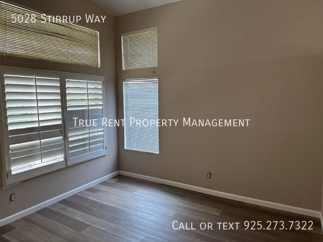 Building Photo - Refreshed 4 Bed, 3 Bath Single Family Home...