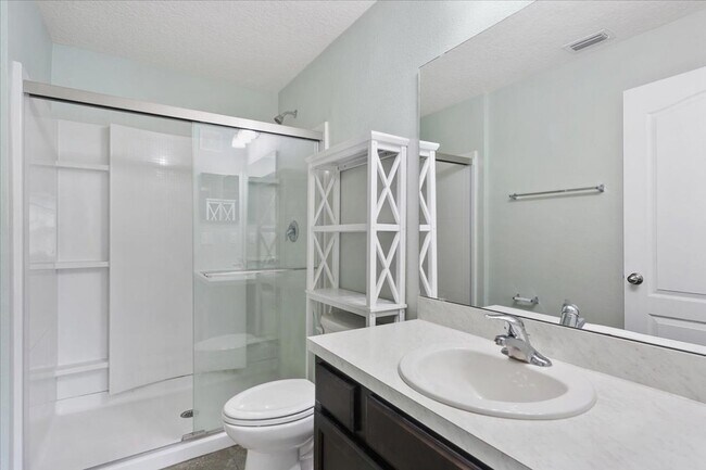 Building Photo - Condo in Greenstone at Aberdeen!