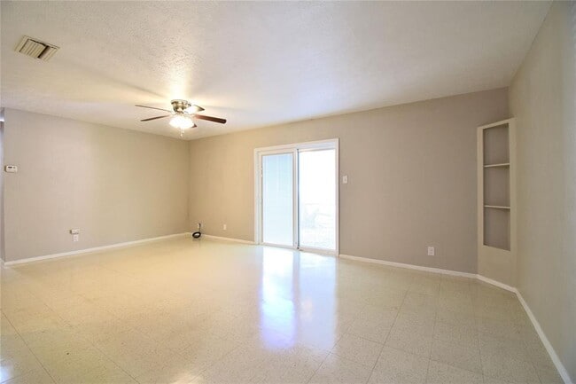 Building Photo - 5936 Cherry Loop